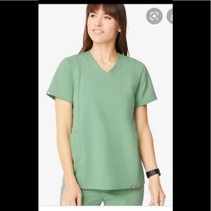 Figs scrub top